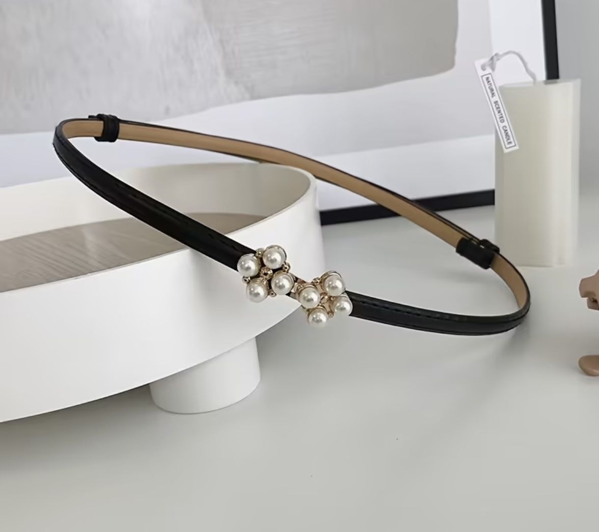 Cinture: Elegante Damengürtel, schwarz, mit Perlenapplikation. – Nuovo e nell'imballaggio originale da Bassersdorf venduto da schokoart.ch