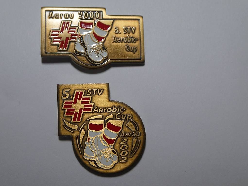Placchette & Badge: 2 Pins STV Aerobic-Cup Aarau 2000 + 2002 – Usato da Andelfingen venduto da Annegret06