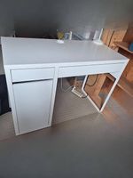 Gratis IKEA MICKE Schreibtisch mit Bürostuhl