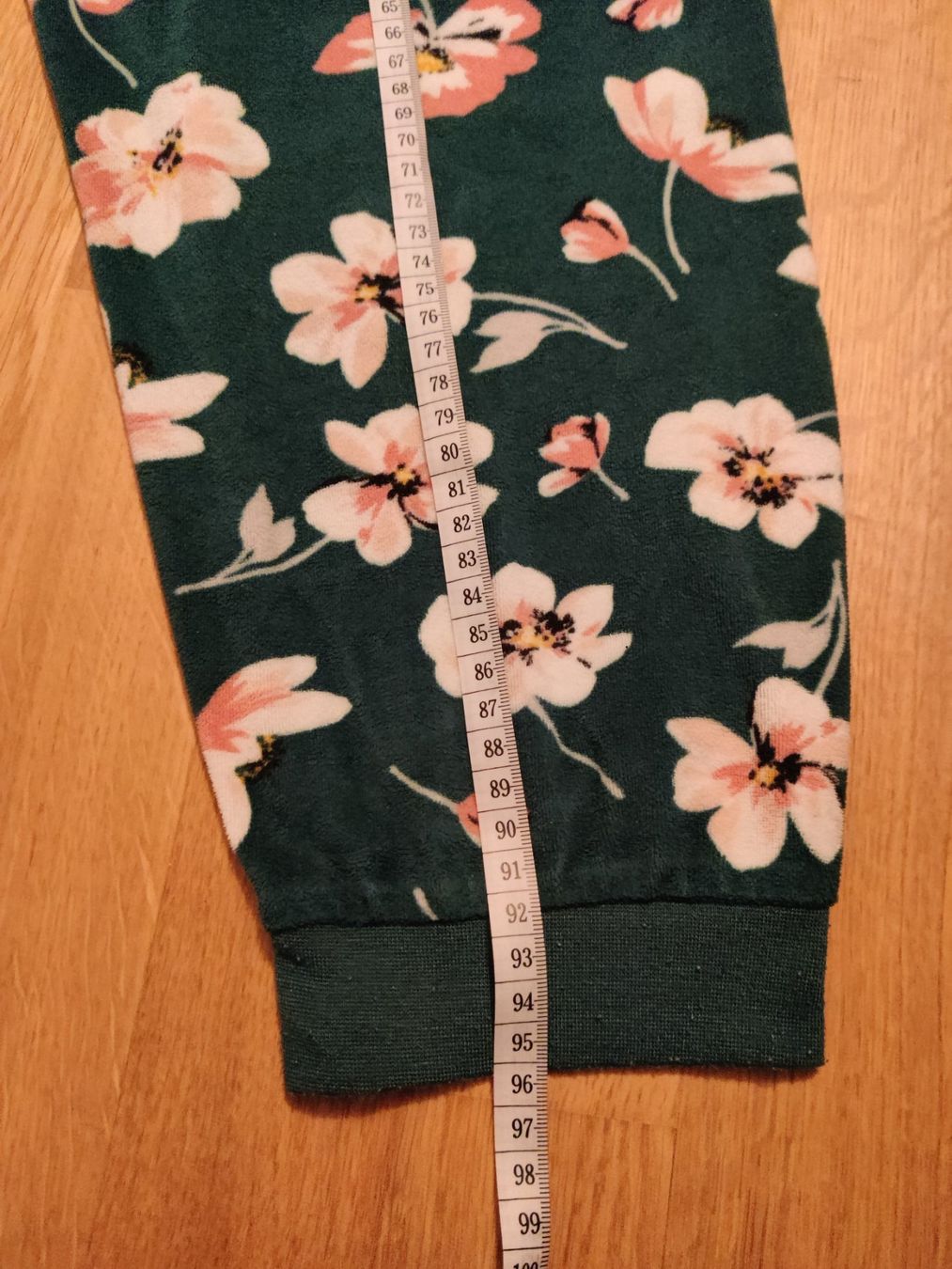 Negligees & Pigiami: Gemütlicher Pyjama mit Blumenmuster - M – Usato da Schönenwerd venduto da sal_75dx 8