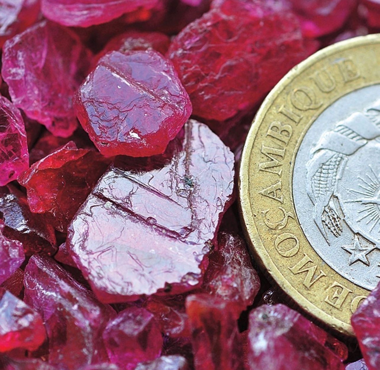 Llan Valls Joies Anelli: Mozambique Natural Heated Ruby Classic Ring SS925 10cts – Nuovo (secondo la descrizione) da Birsfelden venduto da Brut 6