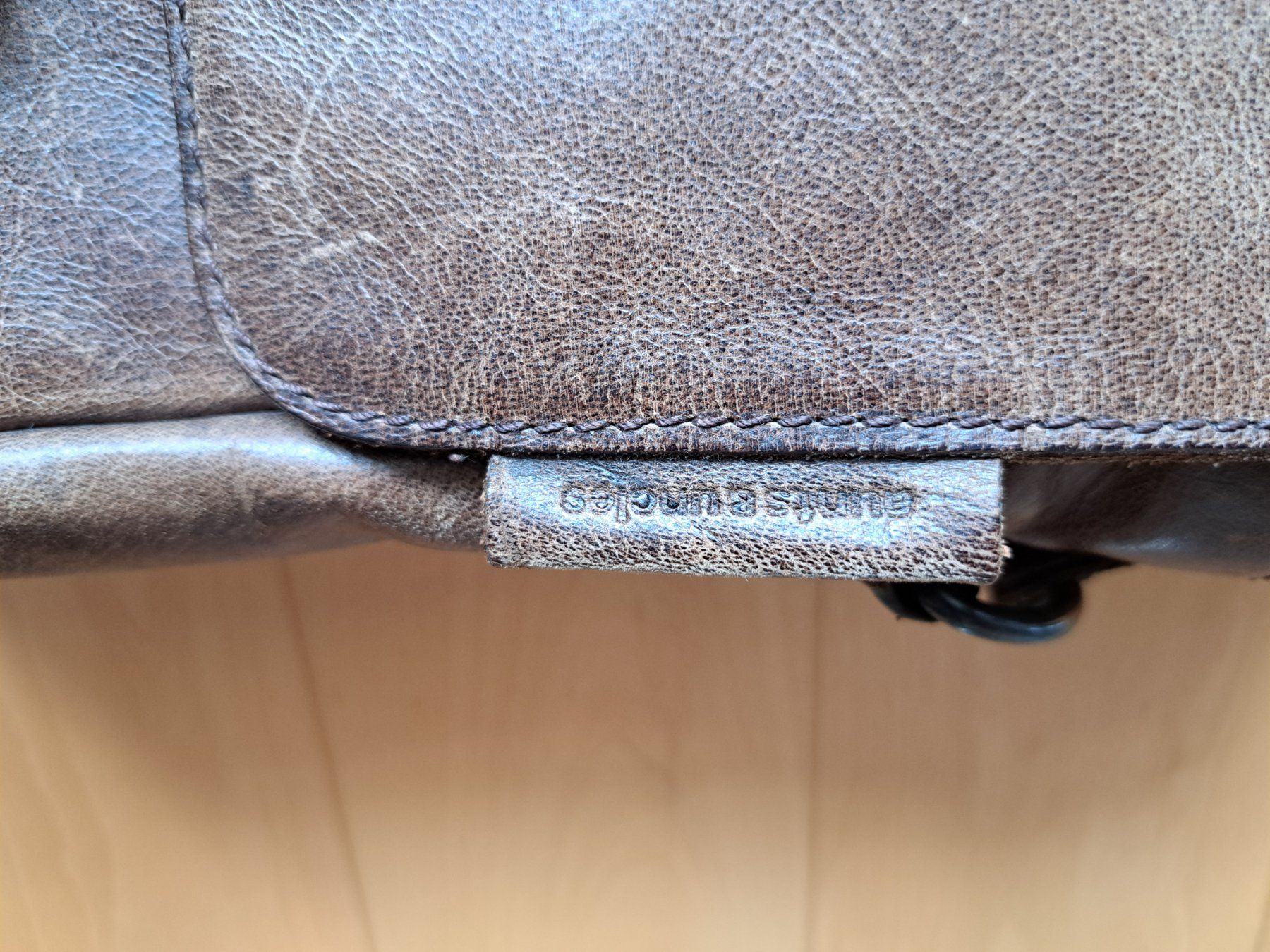 Aunts & Uncles Taschen: Echtleder-Umhängetasche unisex "Aunts & Uncles" – Gebraucht aus Altdorf UR von Petsig83 3