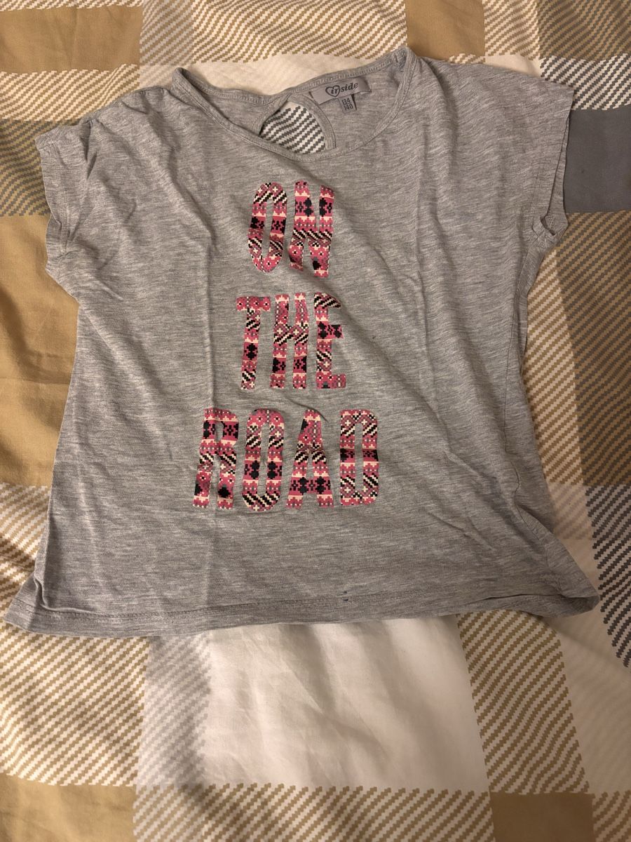Camicette, T-shirt & Top: T-shirt gris imprime "On The Road" – Usato da Denges venduto da val_j8w7