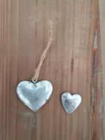 2 x Herzen zum Aufhängen Zink Shabby Chic Landhaus