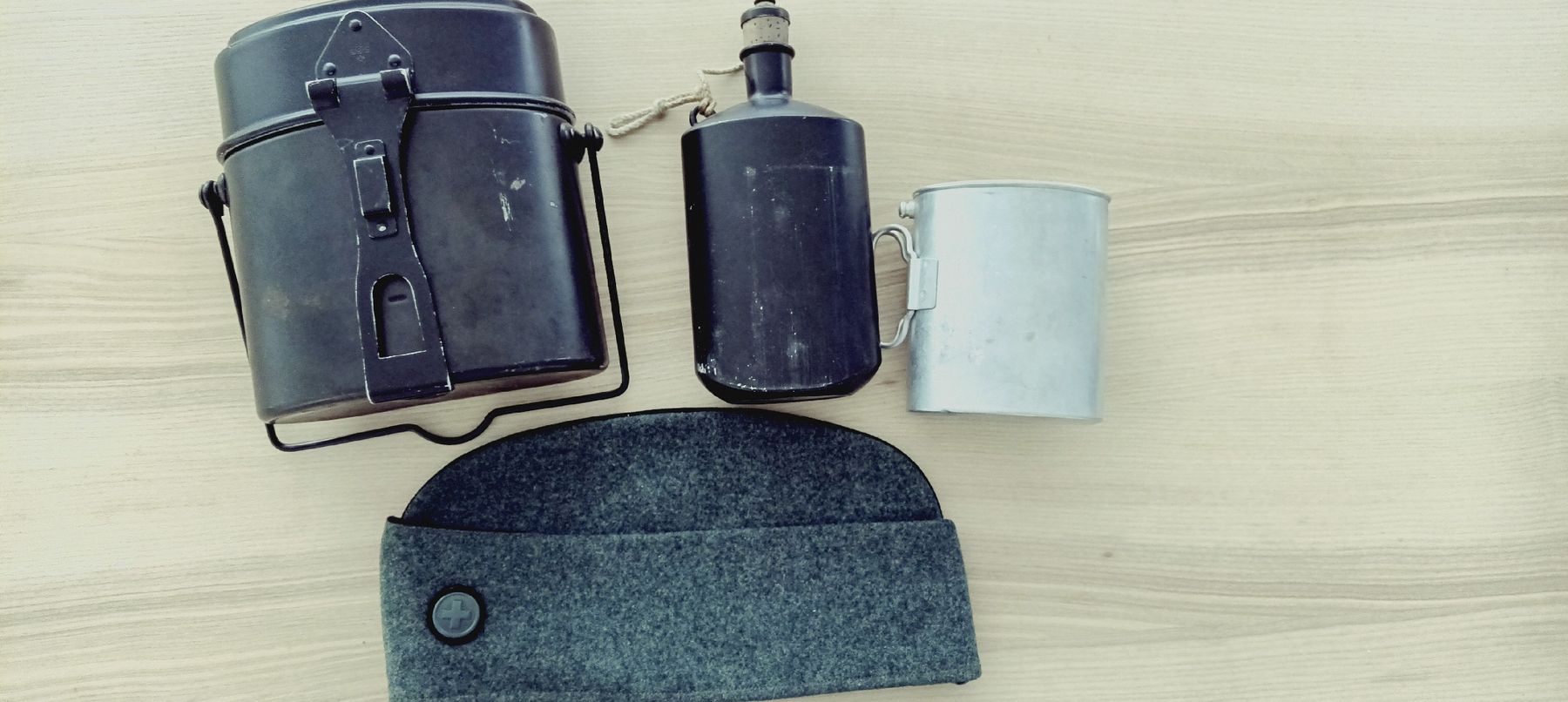 Set di piatti: Schweizer Armee Kochgeschirr Feldflasche mit Schiffchen – Usato da Emmen venduto da Mocck 2
