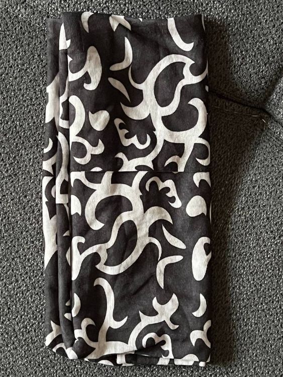 Foulard & Sciarpe: Schwarzes Kopftuch mit Muster, neuwertig – Nuovo e nell'imballaggio originale da Riehen venduto da edu_92w7 2