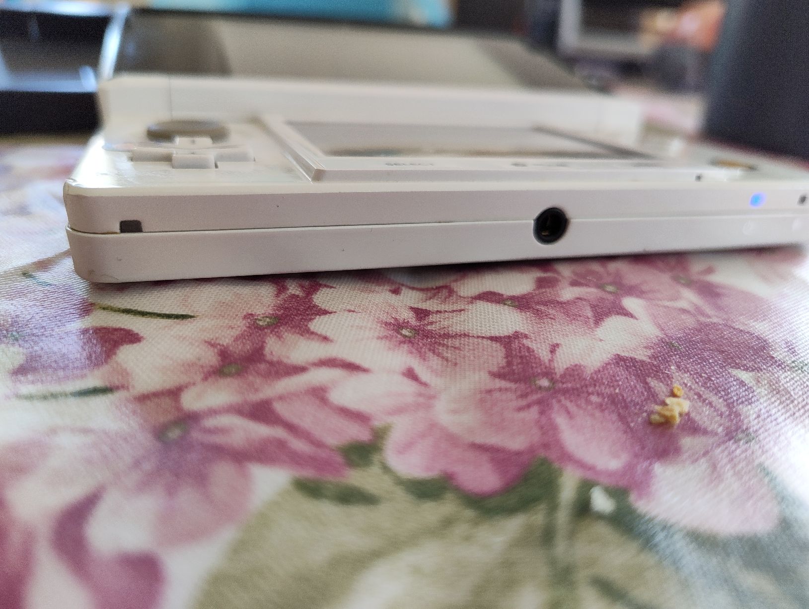 Nintendo Console: Console Nintendo 3DS blanc avec chargeur – Usato da Court venduto da Chronoss 1