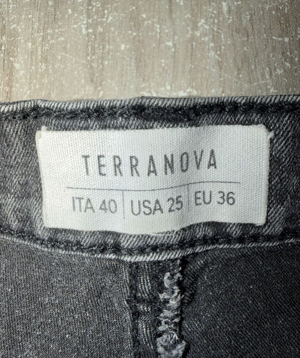 Hosen: Shorts Terranova dunkelgrau, Größe 36 – Gebraucht aus Galmiz von Sharonlecchi 2
