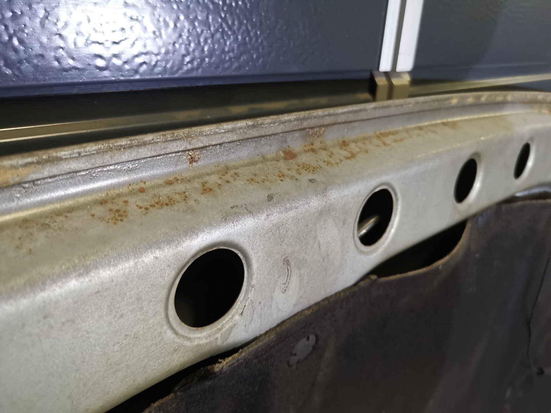 Alfa Romeo Tutti pezzi di ricambio auto: GTV 6 Motorhaube silber – Usato da Thalwil venduto da Joker690 4