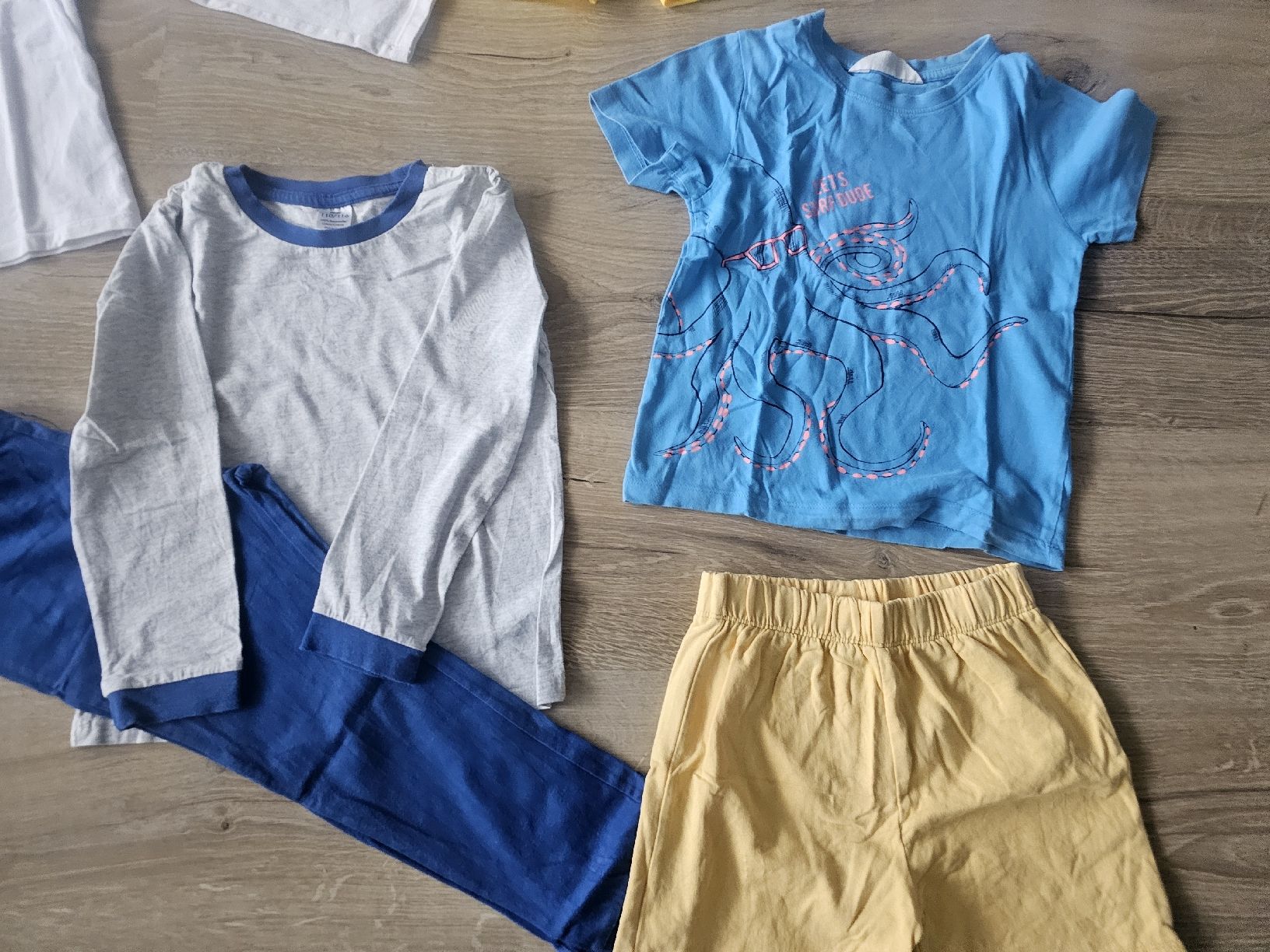 Lotti & Set di vestiti: Kleiderpaket, Grösse 110/116 10 Teile – Usato da Grosshöchstetten venduto da Qenko 3
