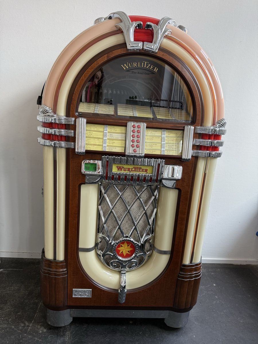 Wurlitzer Musiktruhen: Wurlitzer Jukebox One More Time Vinyl Bubbler – Defekt aus Brüttisellen von MaWa26