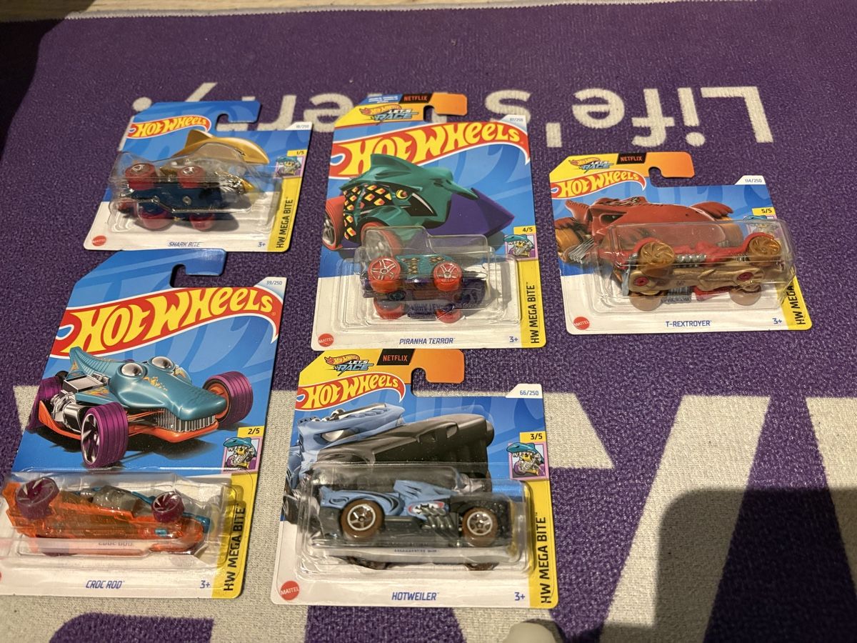 Hot Wheels Voitures modèles: HOT WHEELS mega bite komplett – Neuf avec emballage d'origine à Herzogenbuchsee par warrior77 2