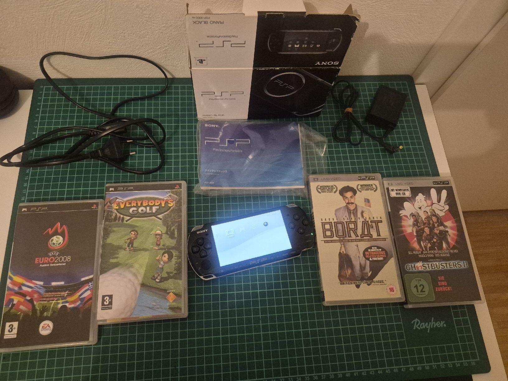 Sony Console: Sony PSP + 4 UMD Klassiker  – Usato da Meyrin venduto da Retro-GZ