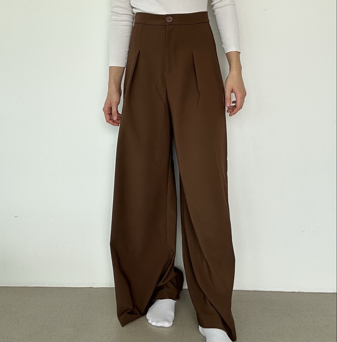 Pantaloni: Damen Stoffhose weit geschnitten braun  – Usato da Uzwil venduto da Zhenia17