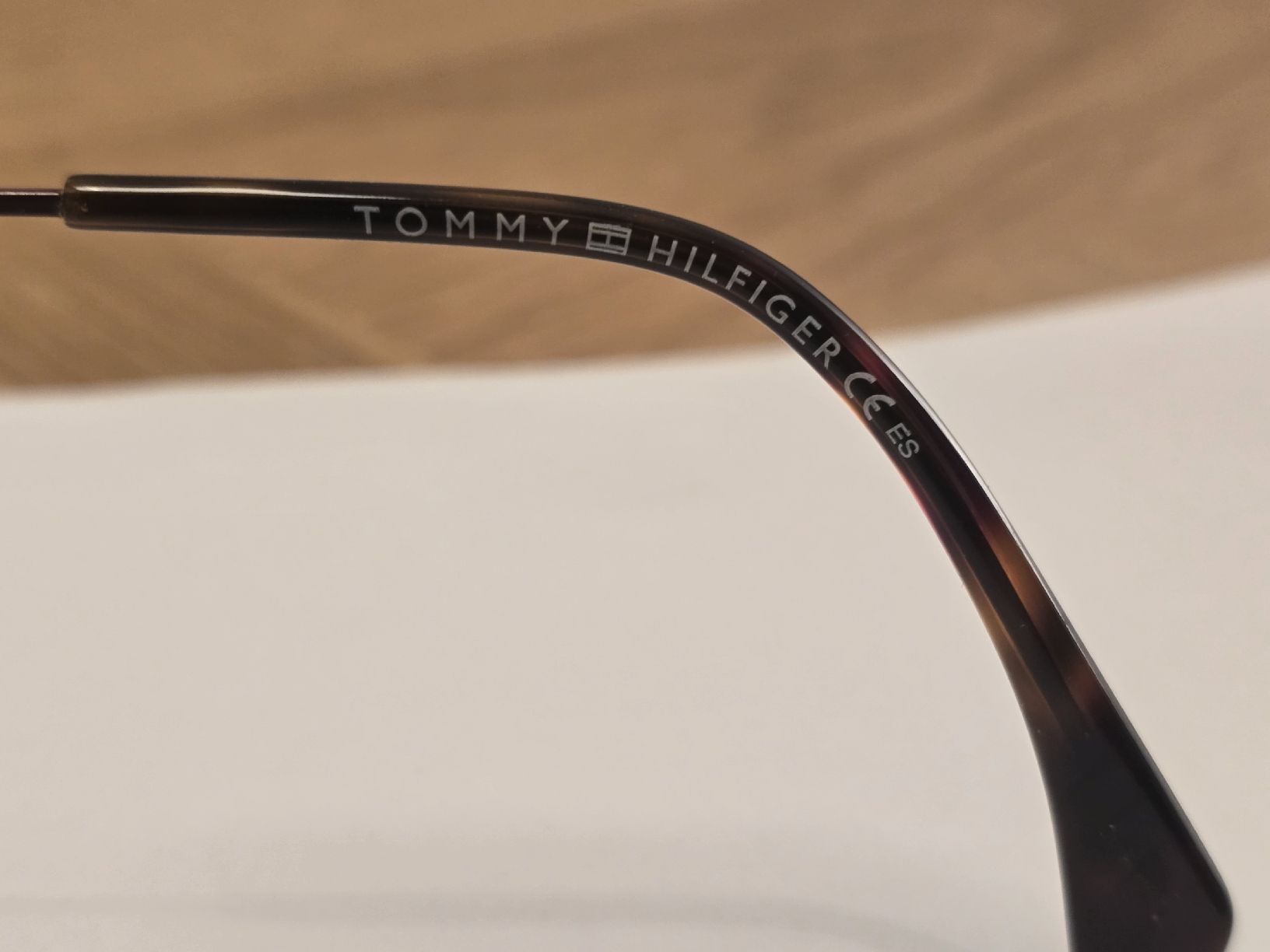 Tommy Hilfiger Occhiali & Lenti: Tommy Hilfiger Brille Brillenetui – Usato da Reinach BL venduto da NadineBurger 3