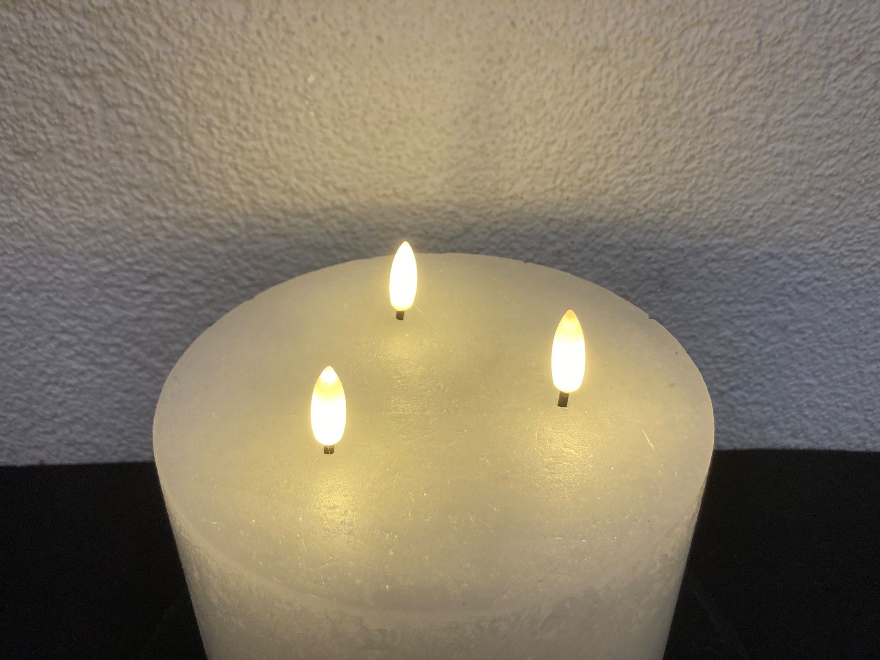 Candele: LED Echtwachs 3-Docht Kerze, 15 x 15 cm, weiss,Timerfunktion – Nuovo e nell'imballaggio originale da Neuenhof venduto da jorogo 4