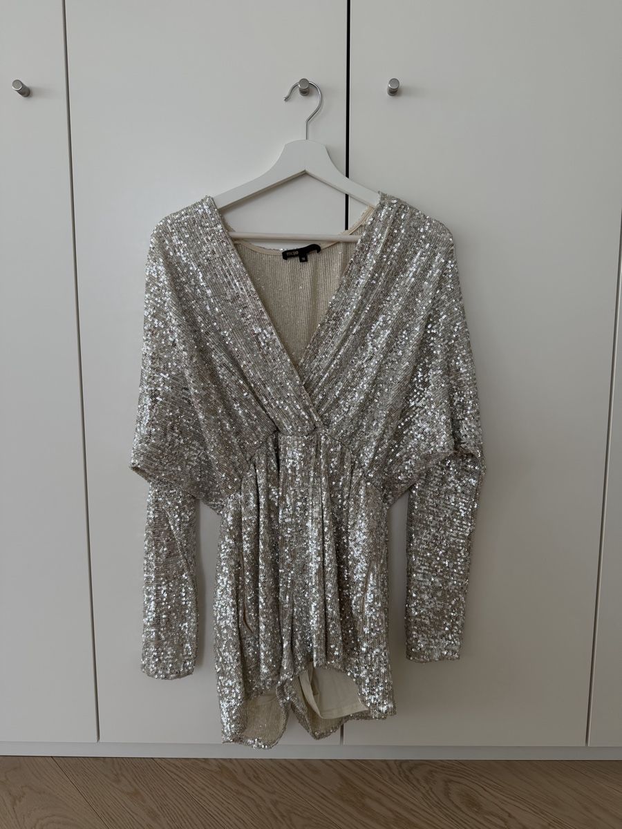 Maje Tute: *maje* Glitzer Jumpsuit – Nuovo (secondo la descrizione) da Horgen venduto da Christina93Jolina