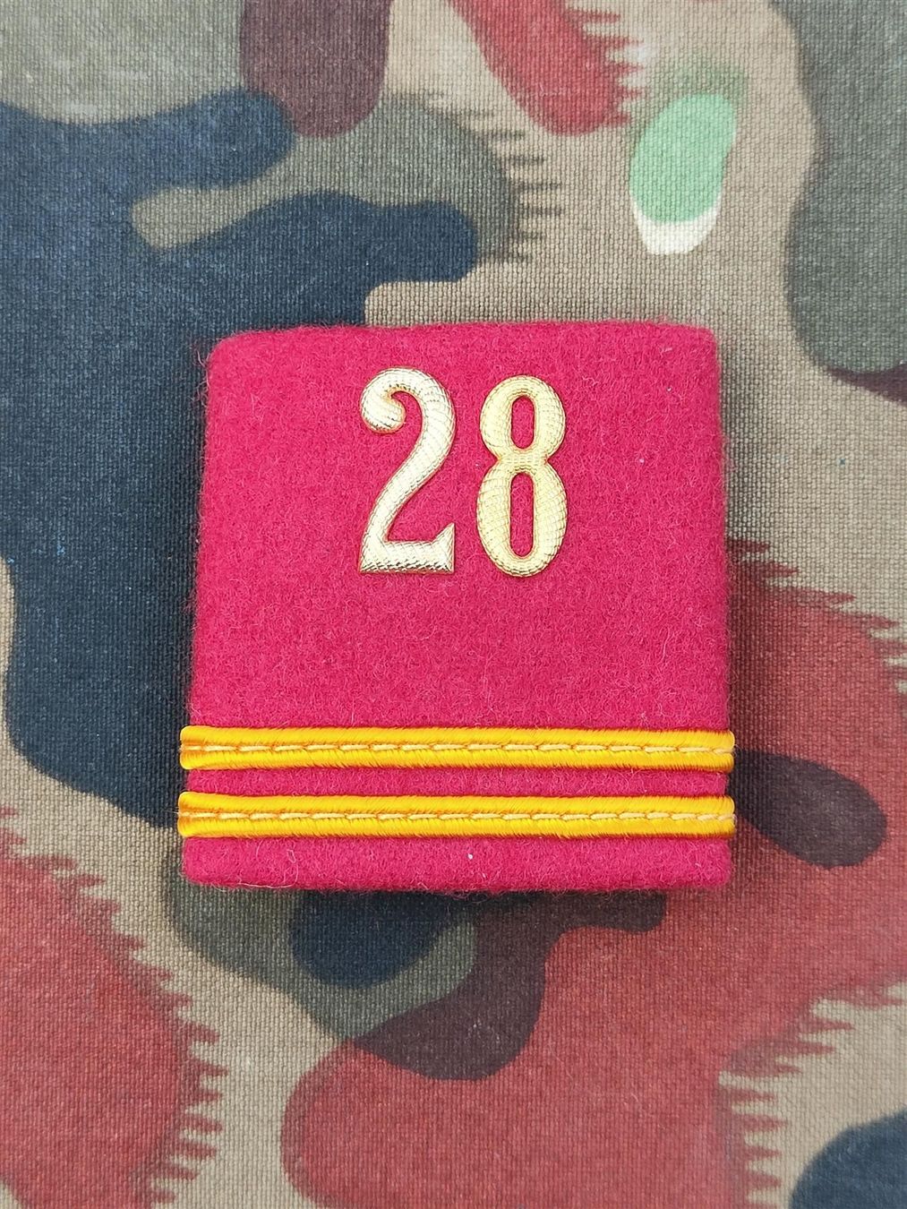 Plaketten & Abzeichen: Schulterpatte Oberleutnant Bataillon 28 – Gebraucht aus Bauma von SwissMilitaria