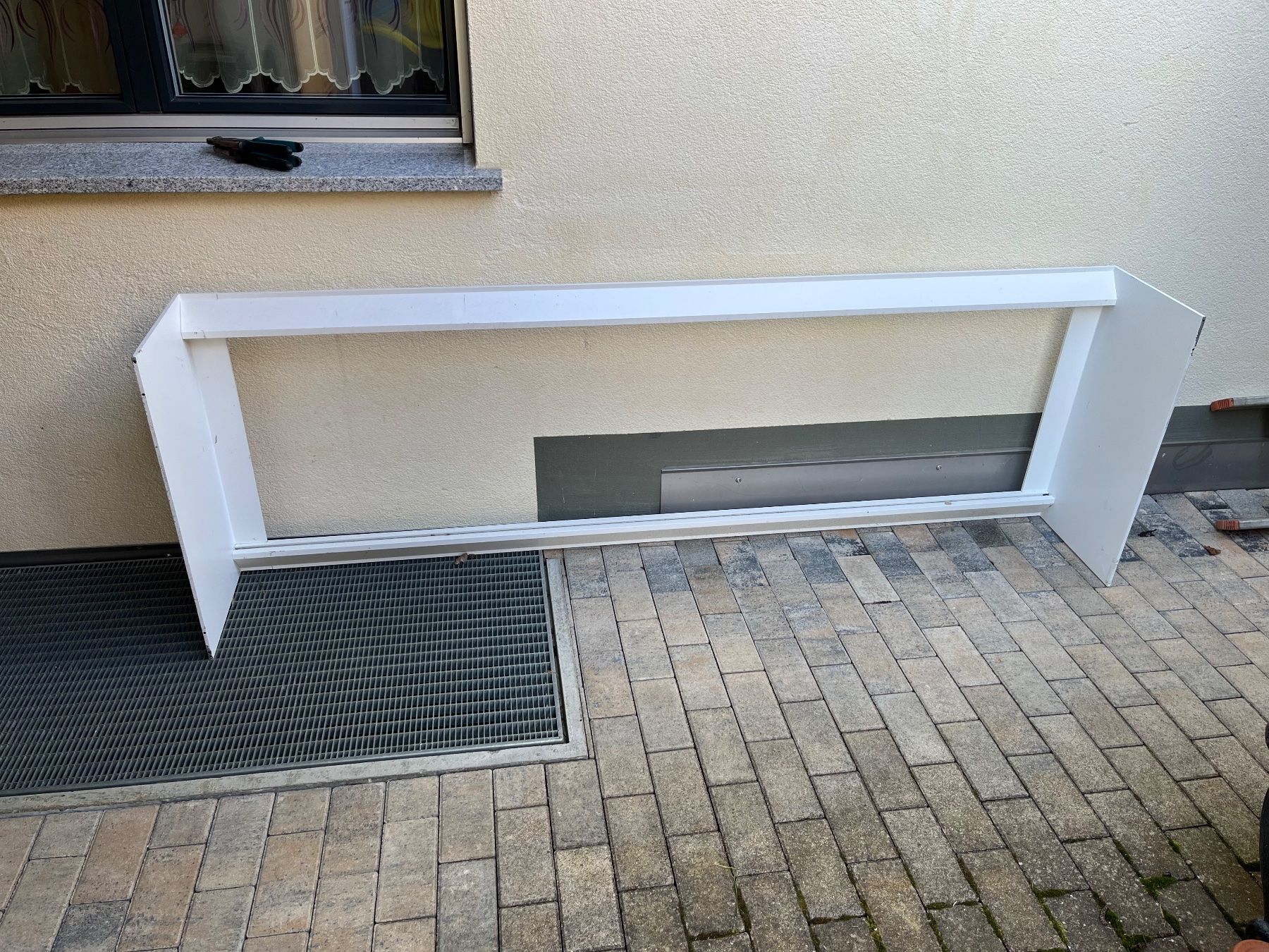 Scaffali: Gestell Sitzgelegenheit Regal – Usato da Leuzigen venduto da Baspi0 1