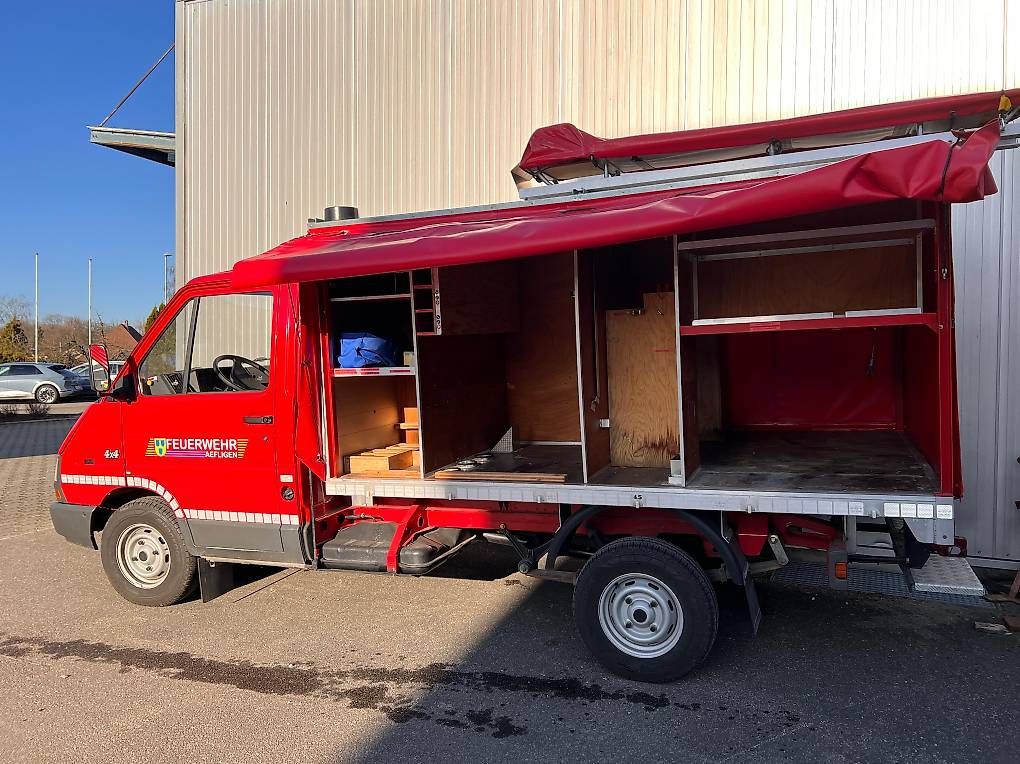 Veicoli commerciali: Renault Trafic 4x4 seltener Feuerwehr-Oldtimer – Usato da Biembach venduto da Shana999 4