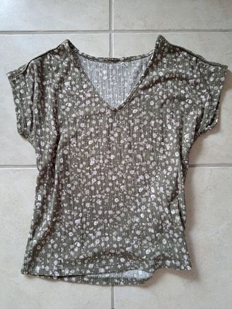 Damen Shirt mit Blumenmuster Grösse S/M guter Zustand