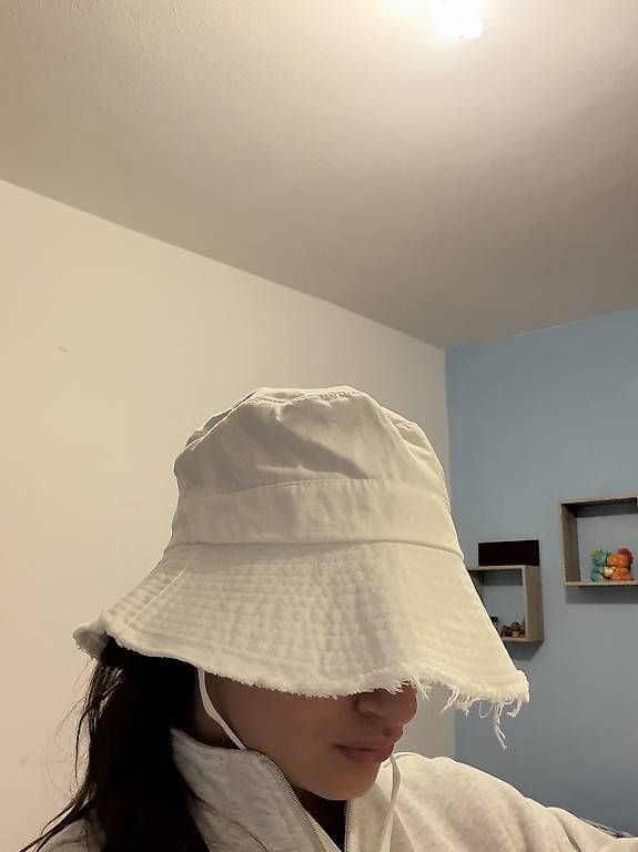 Copricapi, berretti & cappellini: Cappello bianco  – Nuovo e nell'imballaggio originale da Gorduno venduto da deesssiree 1