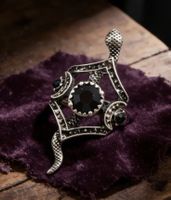 Anello serpente con pietra nera 