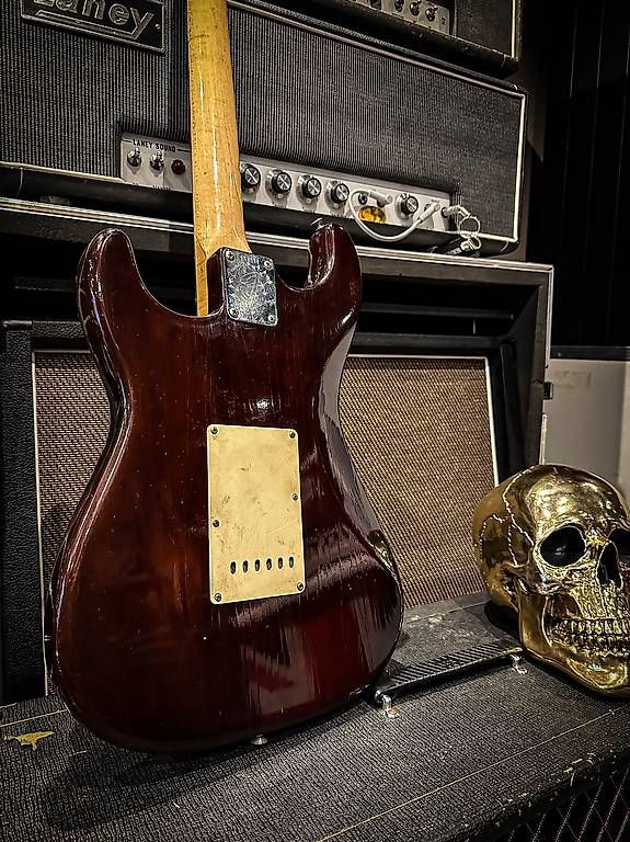 Fender Strumenti musicali: Fender Stratocaster mocca refin 69-70 – Usato da Montreux venduto da Alligator-AMPS 2