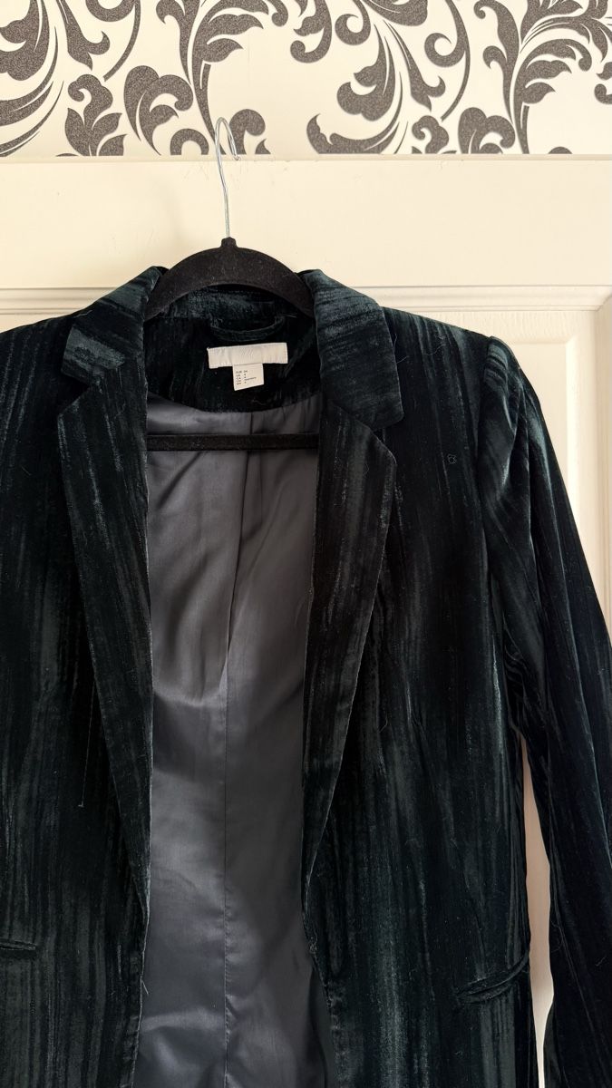H&M Jacken: H&M Velours Dark Green Blazer – Gebraucht aus Corsier-sur-Vevey von Kristina.Nova 1