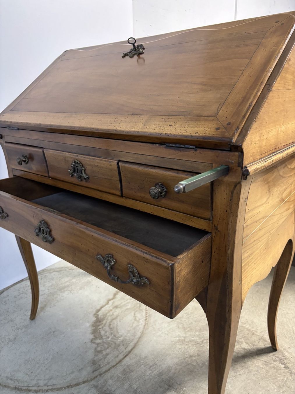 Scrivanie: Sekretät im Louis-XV-Stil – Usato da Luzern venduto da CAZS_Luzern 3