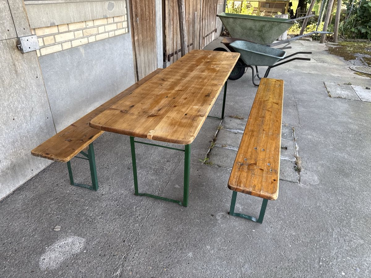 Set di tavolo e panche: Gartentisch mit Bänken Holz Metall gebraucht – Usato da Effretikon venduto da a.husejni01