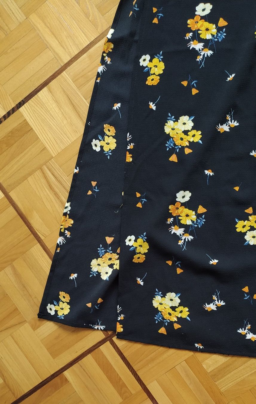 H&M Kleider: Robe noire à fleurs Divided / Blumenkleid schwarz Divided – Neu (gemäss Beschreibung) aus Moutier von ant_6dwq 2