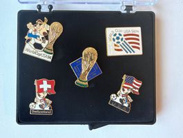 FIFA WM 1994 USA Pin Set komplett – Striker Schweiz Nati Box