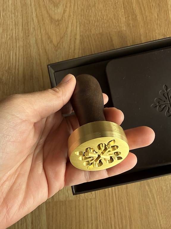 Patek Philippe Orologi: Patek Philippe Ice Cube Mold & Caltrava Brass Stamp Set – Nuovo e nell'imballaggio originale da Zürich venduto da shuenoma 2
