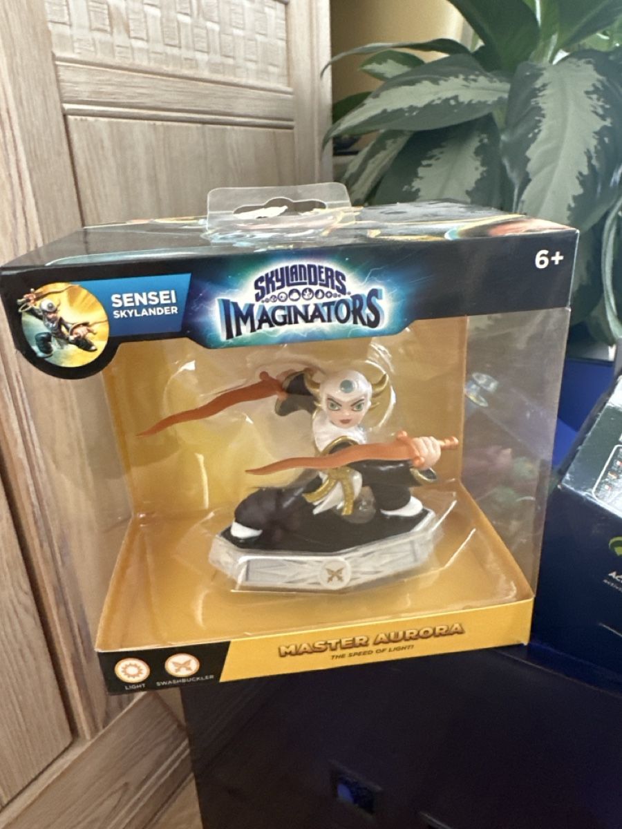Statuette: Skylanders Imaginators Sensei Master Aurora Light Swashbuckl – Usato da muttenz venduto da Bilal_Kr