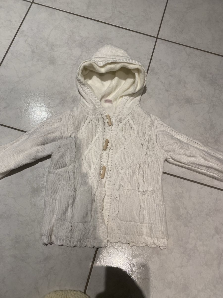 Jacken & Mäntel: Süsser Strick-Hoodie Gr. 80,  Mädchen – Gebraucht aus Haag (Rheintal) von 2026Top