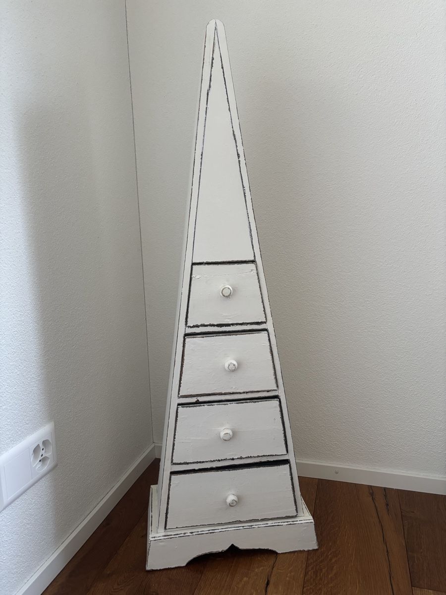 Kommoden: Shabby Chic Möbel (Pyramide mit Schubladen) – Gebraucht aus Bubikon von styldical