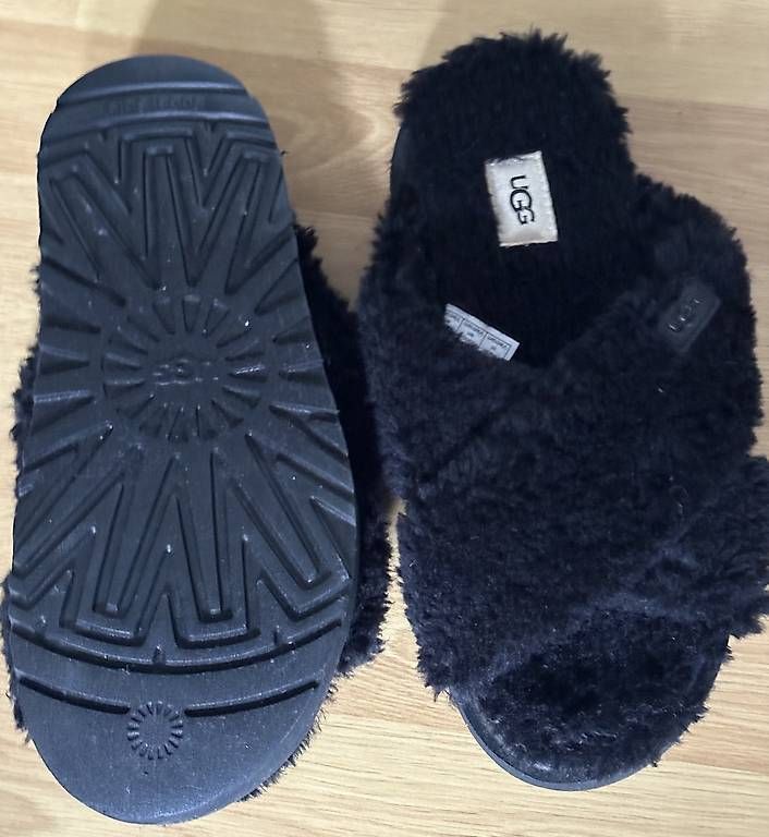 Damenschuhe: UGG FUZZ SUGAR CROSS SLIDE Gr. 39 – Gebraucht aus Stäfa von DearDarling 4