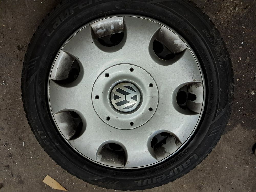 4 Räder mit Winterpneus 205/55/60 von VW Passat inkl. Radkap (Gebraucht ...
