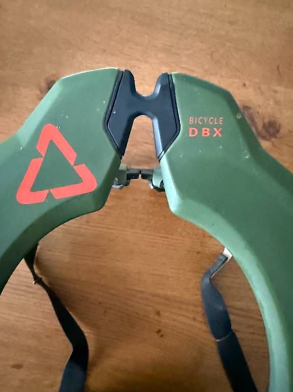 Protezioni & Imbottiture: LEATT Neck Brace DBX Grösse L/XL – Usato da Zürich venduto da bebe_braun 1