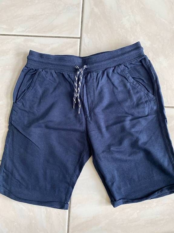 Hosen: Vend lot short enfant – Gebraucht aus Morrens VD von gia_sfs5 1