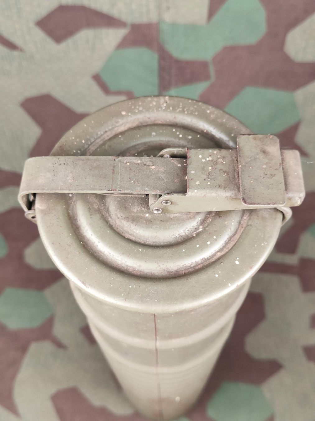 Schweizer Armee Armi bianche: Behälter für Ladung – Usato da Bauma venduto da SwissMilitaria 2