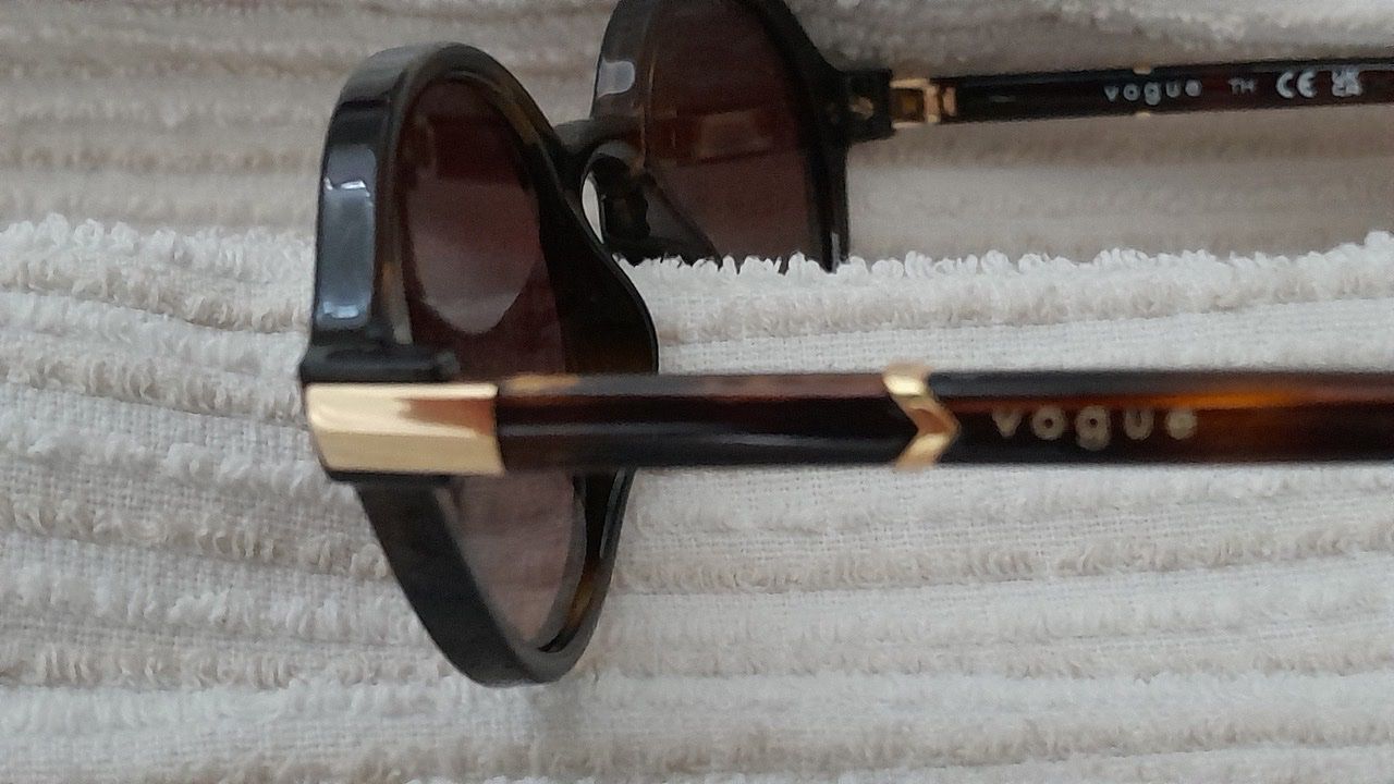 Vogue Lunettes & Verres: Vogue occhiali da sole – D'occasion à Lugano par Fran015 3