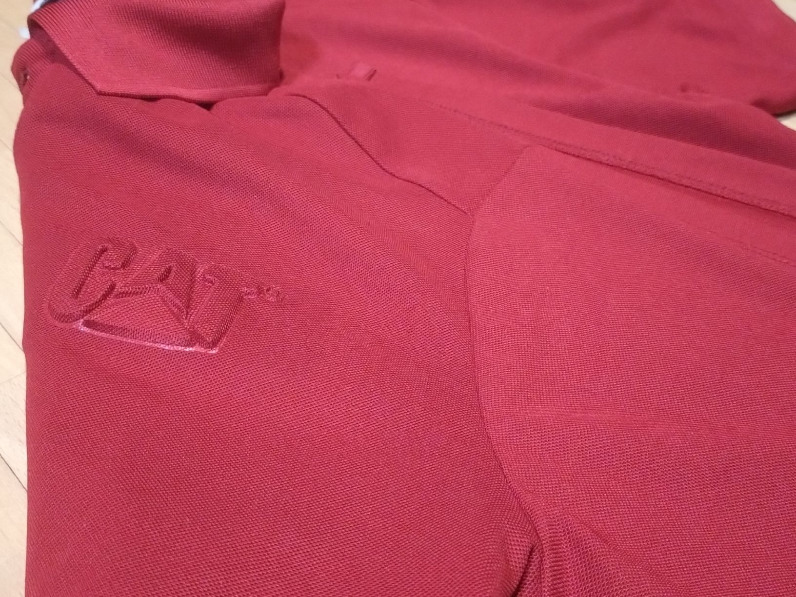 Magliette Polo: Polo CAT bordeaux Taille M, comme neuf! – Usato da Farvagny-le-Grand venduto da LaCaverne 7