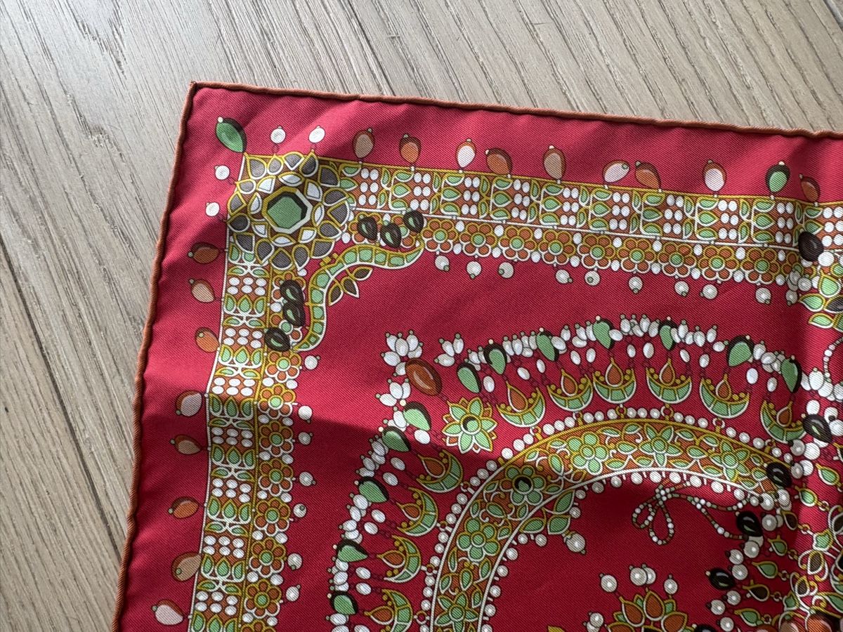 Hermès Foulards, Tücher & Schals: Carré Hermès soie – Gebraucht aus Vessy von VessyCan 3