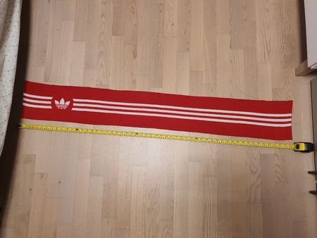 Adidas scarf in red. Warm and stylish for winter days!