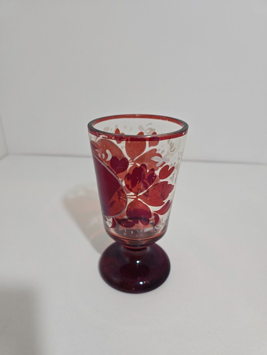 Bicchieri: Rotes Biedermeier Glas mit Blumenmuster, Antik Rubinglas – Usato da Zürich venduto da H.Orion 1