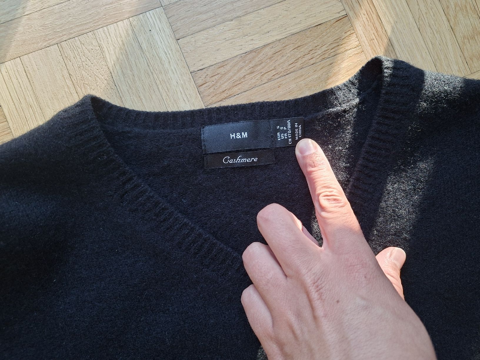 H&M Maglioni & Felpe: Schwarzer Kaschmirpulli – Usato da Zürich venduto da Nadsh 2