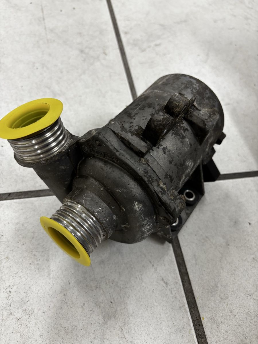 BMW Tutti pezzi di ricambio auto: Wasserpumpe BMW N53 – Usato da Liestal venduto da Butze84