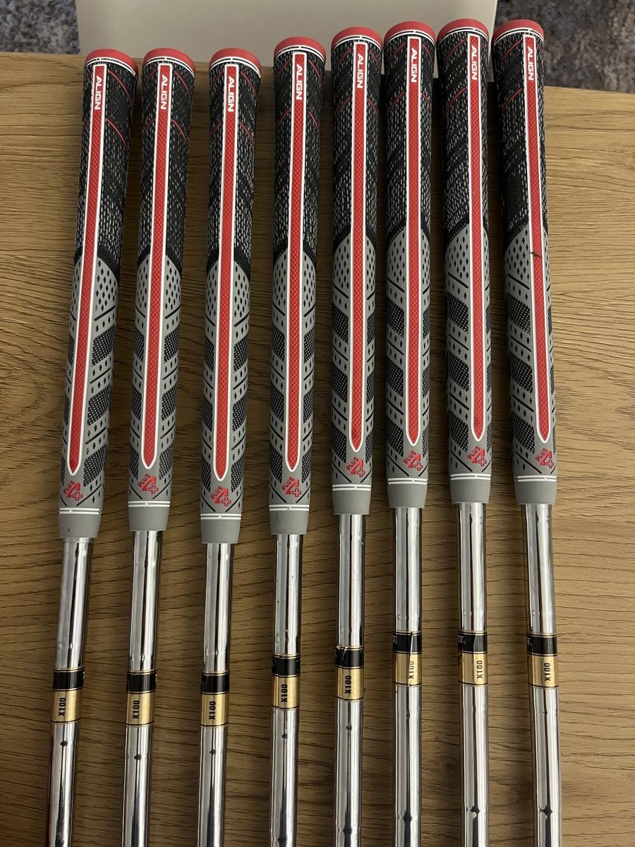 Titleist Schläger & Sets: Titleist Eisen Set 2-9 mit Dynamic Gold x100 shafts – Gebraucht aus Greifensee von UH-R 1